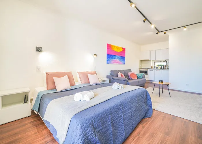 Romantic By Moje Αλμπουφέιρα